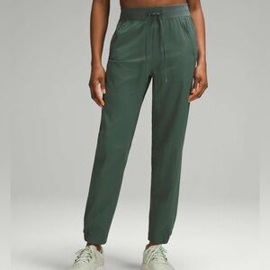 Lululemon license to train high rise pant sz 4 dark forest